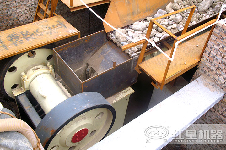 顎式破碎機(jī)、給料機(jī)