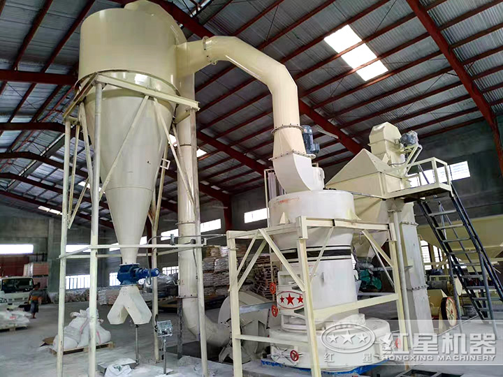 雷蒙機作業(yè)現(xiàn)場 雷蒙機作業(yè)現(xiàn)場